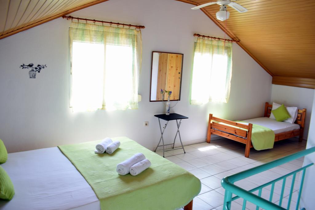 House Mantesos Apartment Koinira Ngoại thất bức ảnh